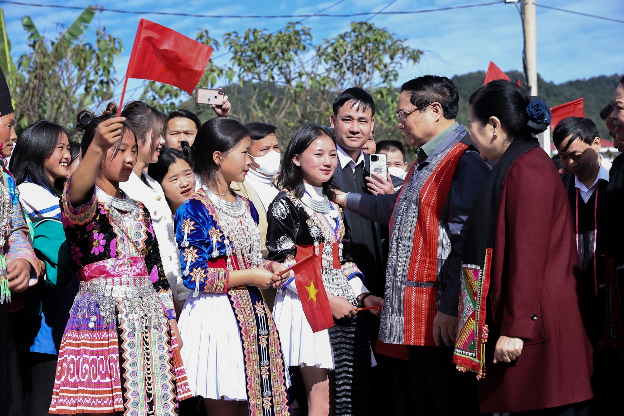 Thủ tướng chung vui Ngày hội đại đoàn kết cùng đồng bào các dân tộc tỉnh Lai Châu- Ảnh 3.