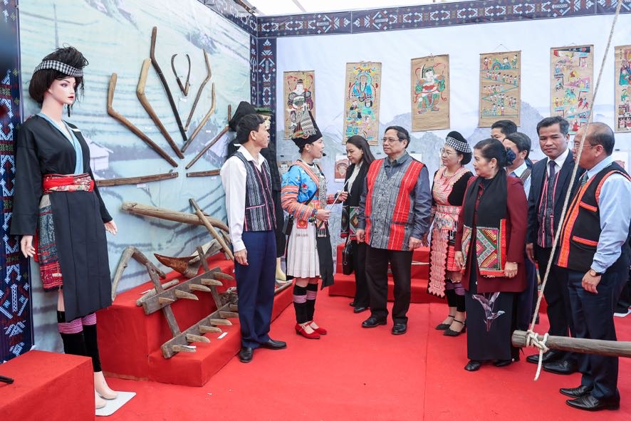 Thủ tướng chung vui Ngày hội đại đoàn kết cùng đồng bào các dân tộc tỉnh Lai Châu- Ảnh 16.