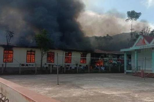 Bộ trưởng GD&ĐT gửi thư chia buồn và thăm hỏi nạn nhân vụ cháy trường bán trú ở Sơn La- Ảnh 1.