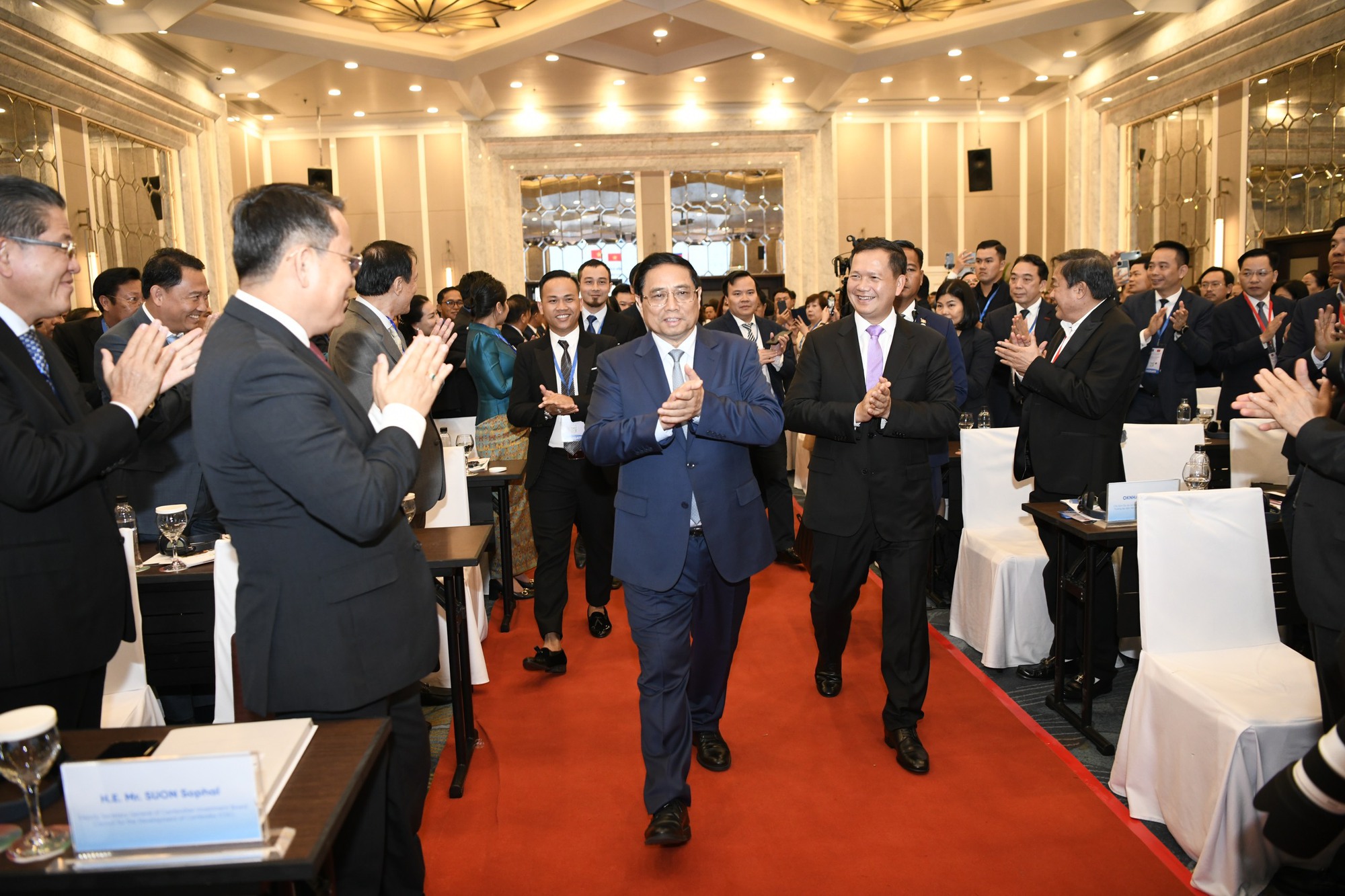 Truyền cảm hứng, tạo động lực mới cho các nhà đầu tư Việt Nam và Campuchia- Ảnh 1. Truyền cảm hứng, tạo động lực mới cho các nhà đầu tư Việt Nam và Campuchia- Ảnh 1.