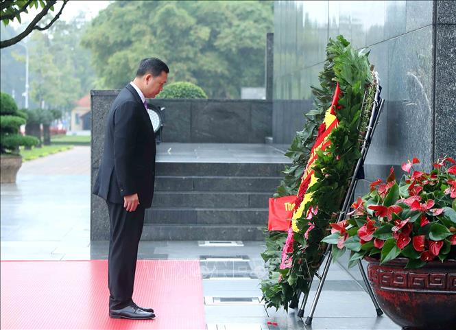 Thủ tướng Campuchia Samdech Hun Manet vào Lăng viếng Chủ tịch Hồ Chí Minh- Ảnh 3.