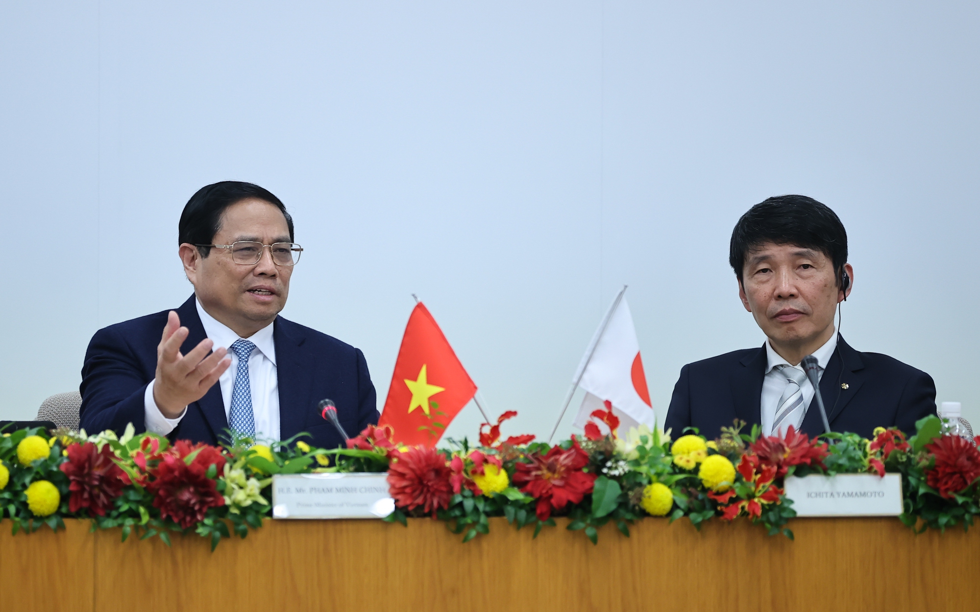 Thủ tướng thúc đẩy đầu tư chất lượng cao từ trung tâm công nghiệp hàng đầu Nhật Bản