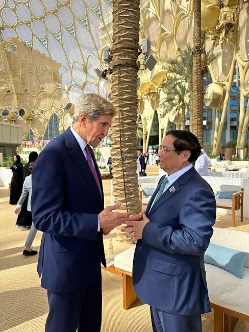 Thủ tướng Phạm Minh Chính gặp cựu Thủ tướng Anh Tony Blair và Đặc phái viên khí hậu của Tổng thống Hoa Kỳ- Ảnh 2.