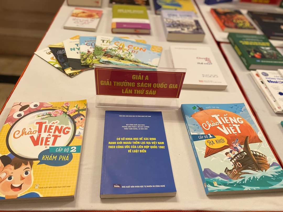 Bộ sách 'Chào tiếng Việt' đoạt giải A Giải thưởng Sách Quốc gia lần thứ 6- Ảnh 1.
