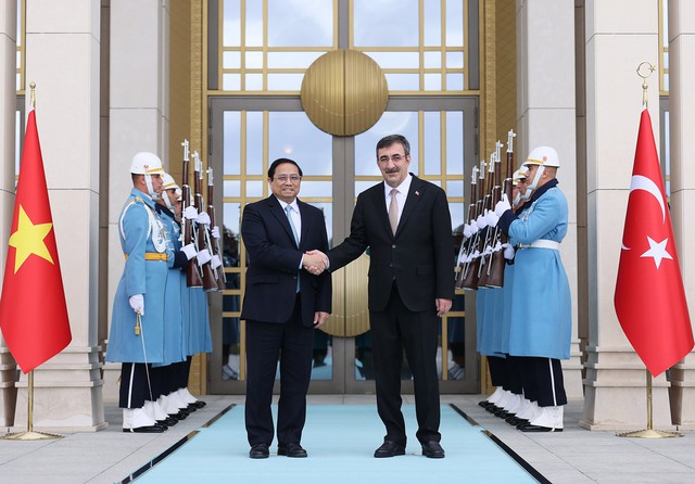 Thủ tướng Chính phủ Phạm Minh Chính kết thúc tốt đẹp chuyến công tác tham dự Hội nghị COP 28, hoạt động song phương tại UAE và thăm chính thức Thổ Nhĩ Kỳ- Ảnh 21.
