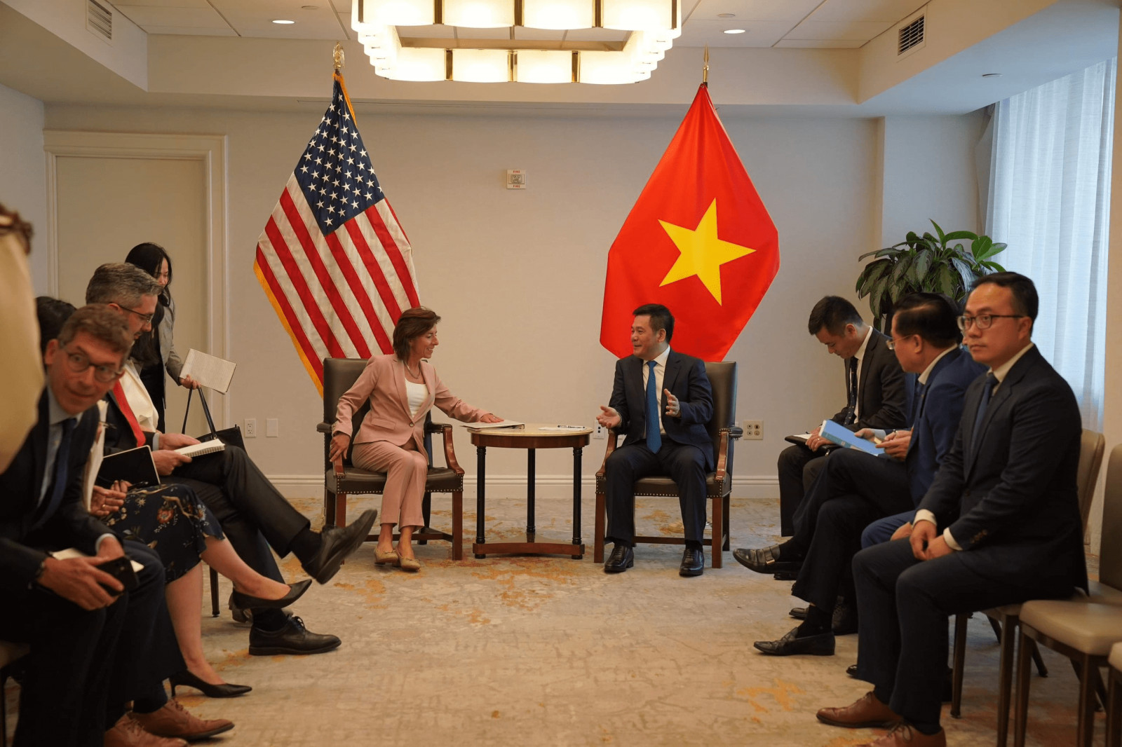 Ngày 19/9/2023, Bộ trưởng Nguyễn Hồng Diên có cuộc làm việc với bà Gina Raimondo, Bộ trưởng Bộ Thương mại Hoa Kỳ (DOC). Bộ trưởng đề nghị DOC sẽ xem xét kỹ lưỡng các ý kiến của Việt Nam nhằm đảm bảo tính công bằng, khách quan, minh bạch cho hoạt động giao thương của doanh nghiệp hai nước.