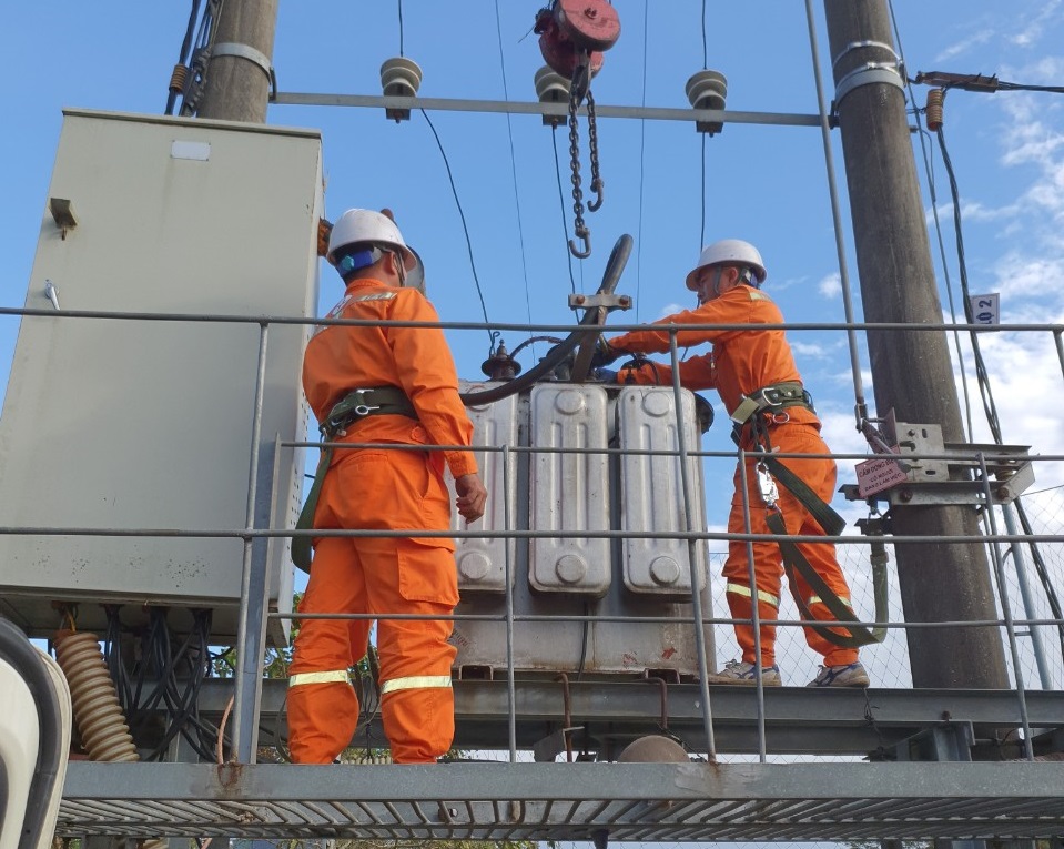 EVN: Sản lượng điện sản xuất 11 tháng chiếm 41,29% sản lượng điện toàn hệ thống- Ảnh 1. EVN: Sản lượng điện sản xuất 11 tháng chiếm 41,29% sản lượng điện toàn hệ thống- Ảnh 1.