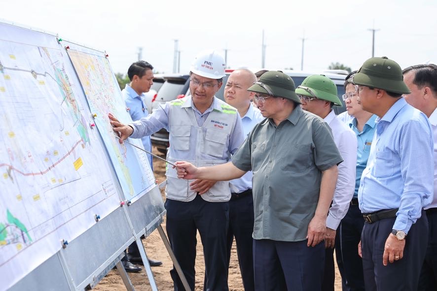 Thủ tướng khảo sát 3 dự án công nghiệp, cao tốc, sân bay trọng điểm tại Cà Mau- Ảnh 6.