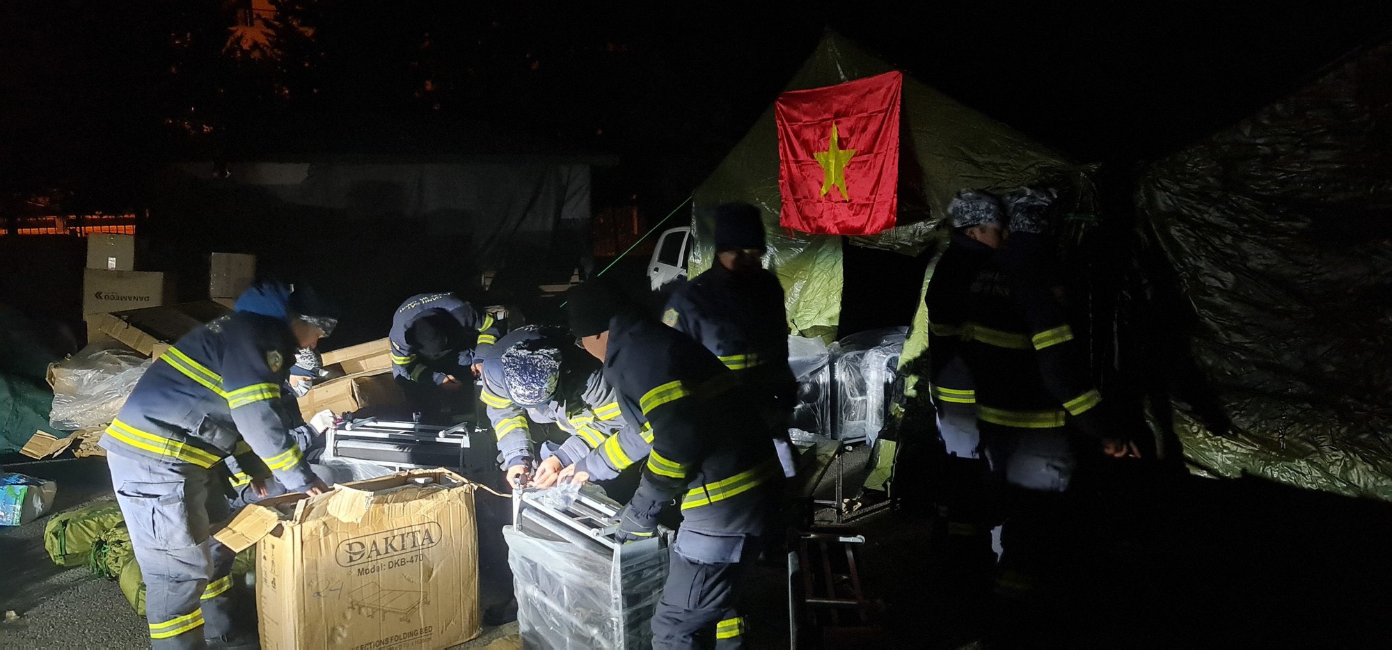 CỨU NẠN THẢM HỌA TẠI THỔ NHĨ KỲ: Đội cứu hội Việt Nam và Pakistan nỗ lực tiếp cận 3 nạn nhân - Ảnh 16.