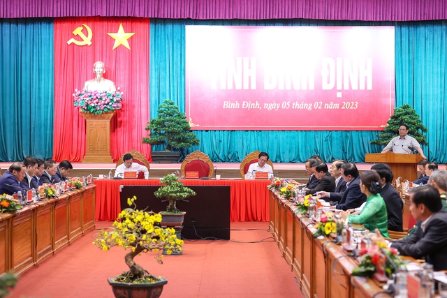 Thủ tướng Chính phủ làm việc với Ban Thường vụ Tỉnh ủy Bình Định - Ảnh 1.