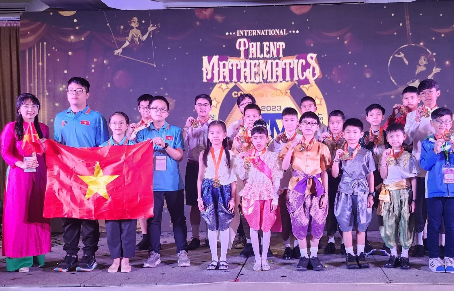 Đoàn Việt Nam đoạt 22 huy chương 'Tìm kiếm tài năng Toán học Quốc tế 2023' - Ảnh 1.