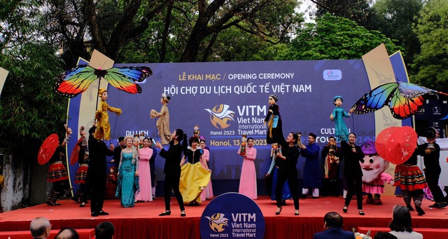 Mở cánh cửa du lịch văn hóa Việt Nam - Ảnh 2.
