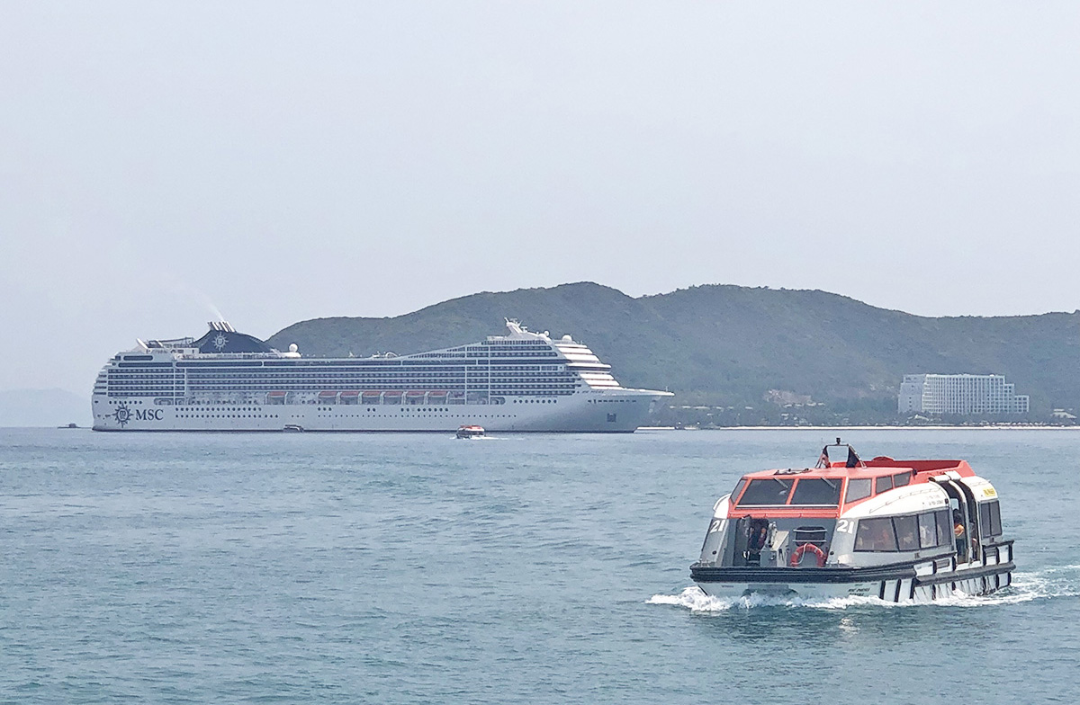 Tàu biển cao cấp đưa hơn 2.000 khách châu Âu đến Nha Trang