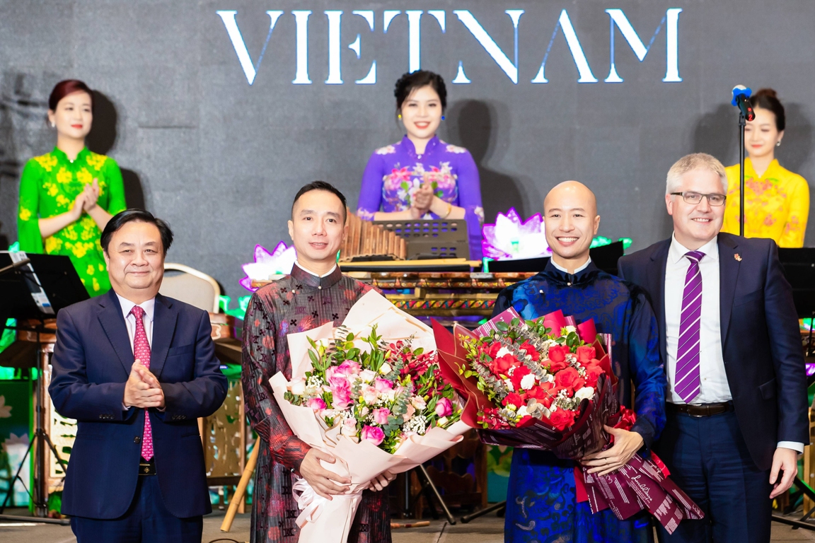 Đêm Hội 3N': Kết Hợp Âm Nhạc Với Trình Diễn Áo Dài Truyền Thống
