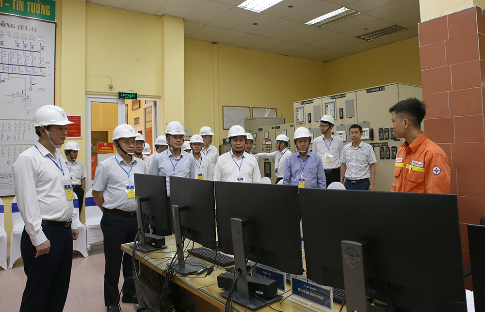 Phối hợp các lực lượng diễn tập ứng phó sự cố lưới điện truyền tải - Ảnh 1. Phối hợp các lực lượng diễn tập ứng phó sự cố lưới điện truyền tải - Ảnh 1.