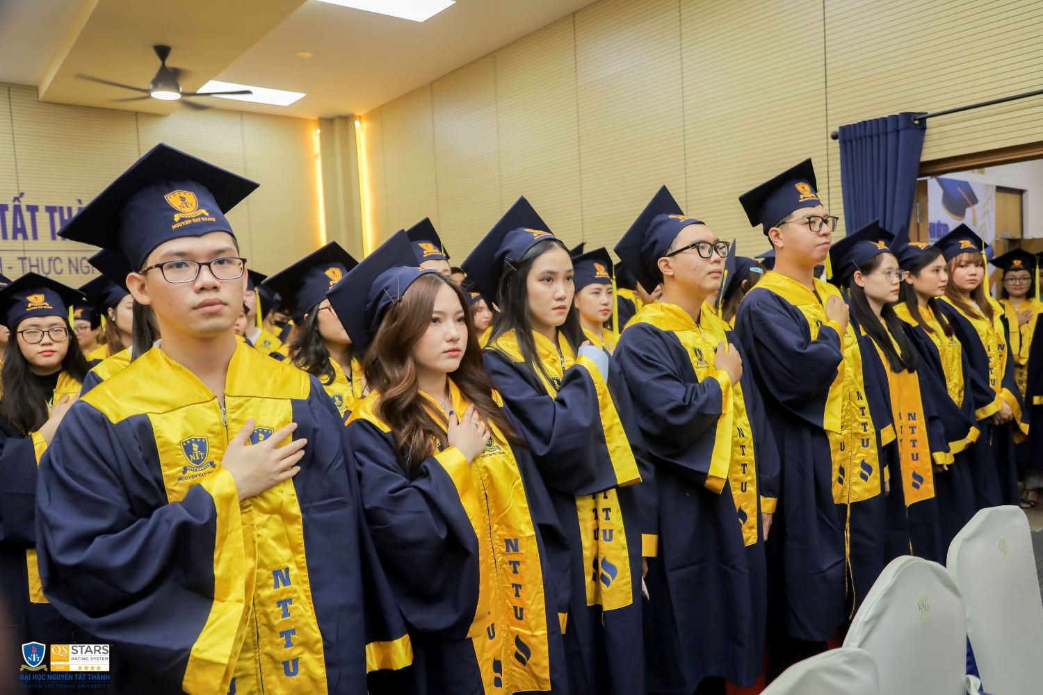 Trường ĐH Nguyễn Tất Thành tổ chức lễ tốt nghiệp cho hơn 1000 Tân Cử nhân, Dược sỹ, Kỹ sư - Ảnh 1.