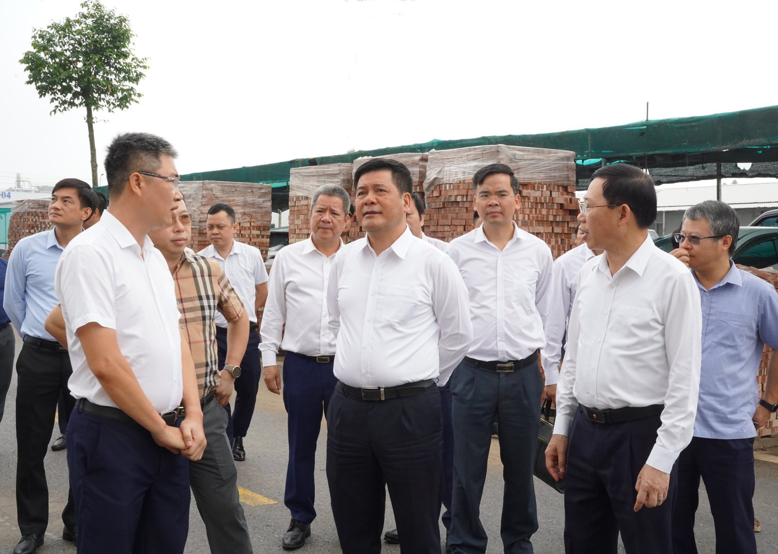 Bộ trưởng Công Thương làm việc với Bắc Giang để nắm bắt, gỡ vướng mắc, tạo đà tăng trưởng bứt phá - Ảnh 2. Bộ trưởng Công Thương làm việc với Bắc Giang để nắm bắt, gỡ vướng mắc, tạo đà tăng trưởng bứt phá - Ảnh 2.