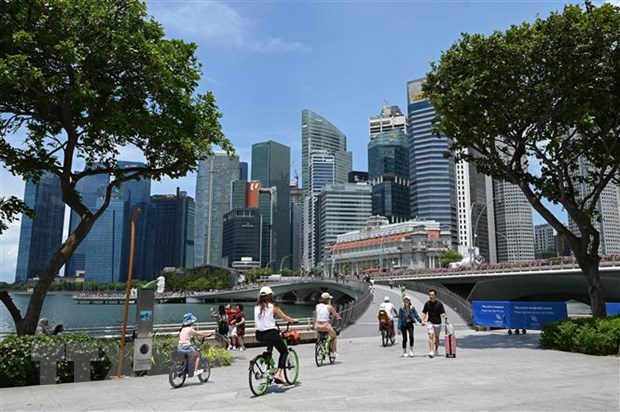 Nắng nóng kỷ lục ở Singapore trong 40 năm qua - Ảnh 1.