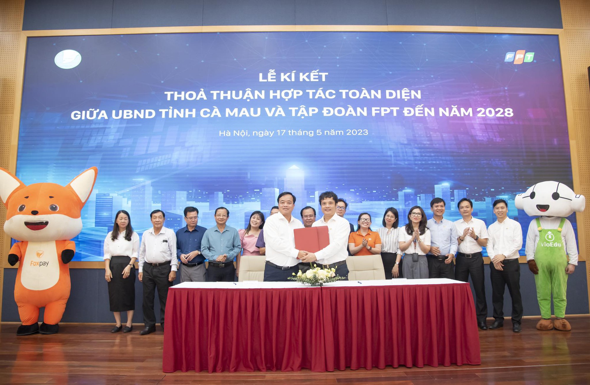 FPT đồng hành đưa Cà Mau đi đầu về chuyển đổi số - Ảnh 1. FPT đồng hành đưa Cà Mau đi đầu về chuyển đổi số - Ảnh 1.