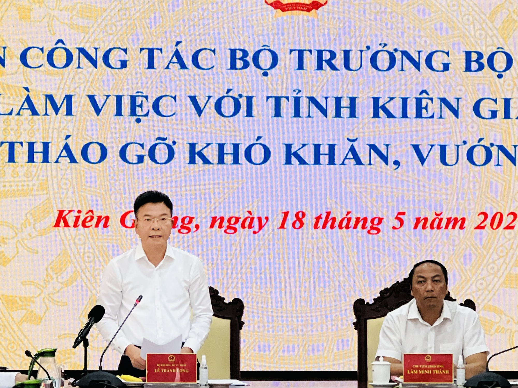 Bộ trưởng Bộ Tư pháp làm việc với tỉnh Kiên Giang về tháo gỡ khó khăn trong sản xuất kinh doanh - Ảnh 2. Bộ trưởng Bộ Tư pháp làm việc với tỉnh Kiên Giang về tháo gỡ khó khăn trong sản xuất kinh doanh - Ảnh 2.