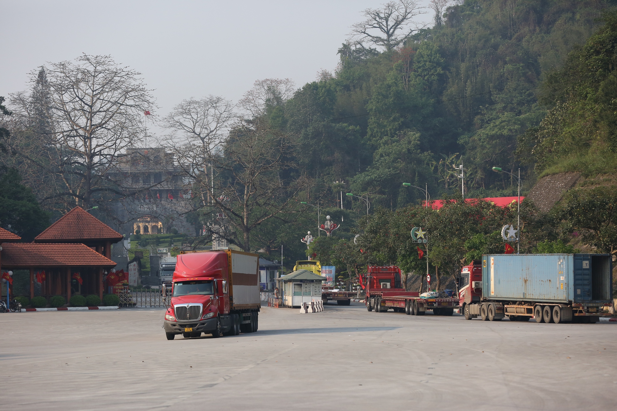  Bài 2: Thương mại biên giới Việt-Trung: Kỳ vọng bước chuyển 'cửa khẩu số' - Ảnh 10.