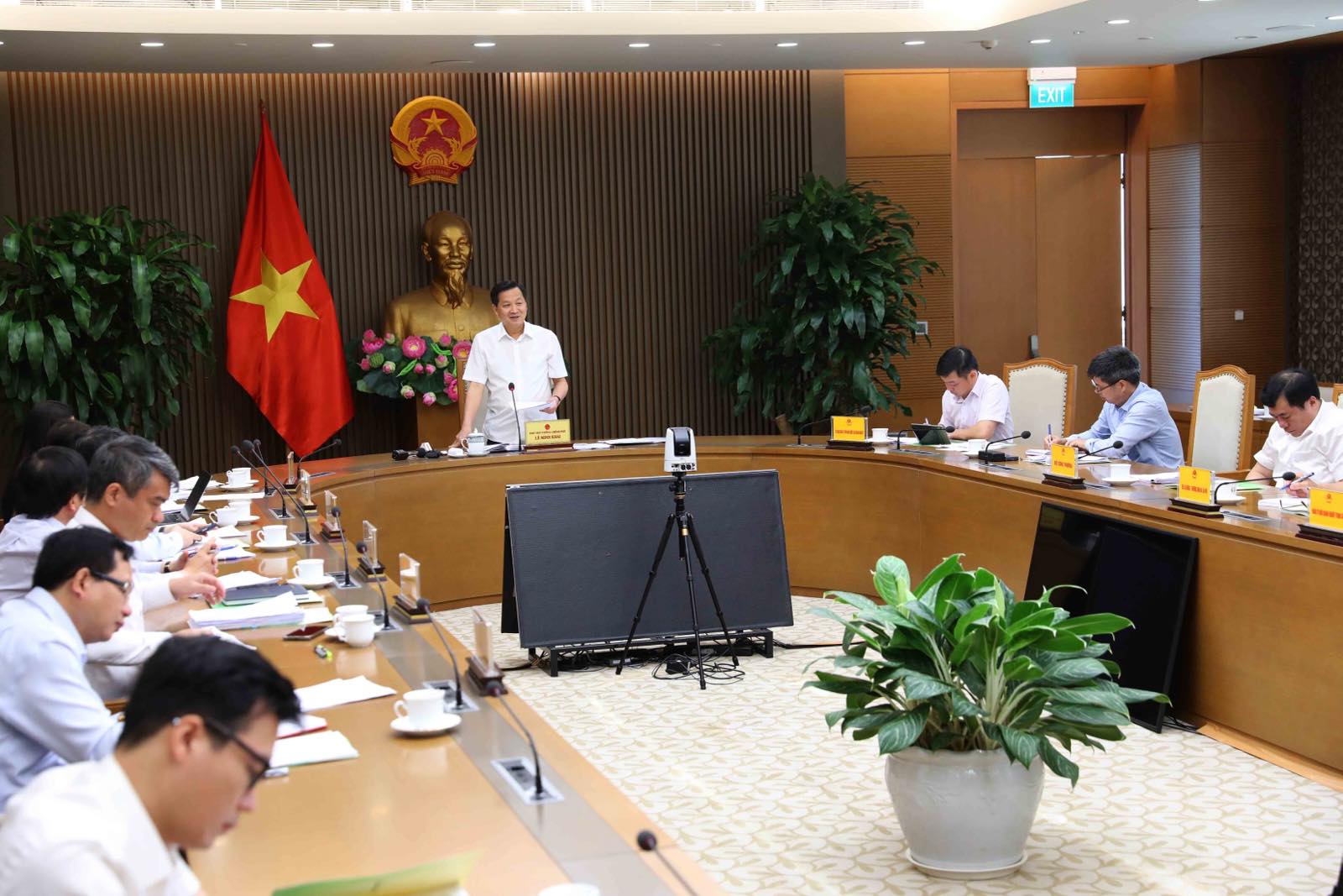 Phó Thủ tướng Lê Minh Khái chủ trì cuộc họp về tình hình hoạt động, công tác cơ cấu lại Tập đoàn Hóa chất Việt Nam (Vinachem) - Ảnh: VGP