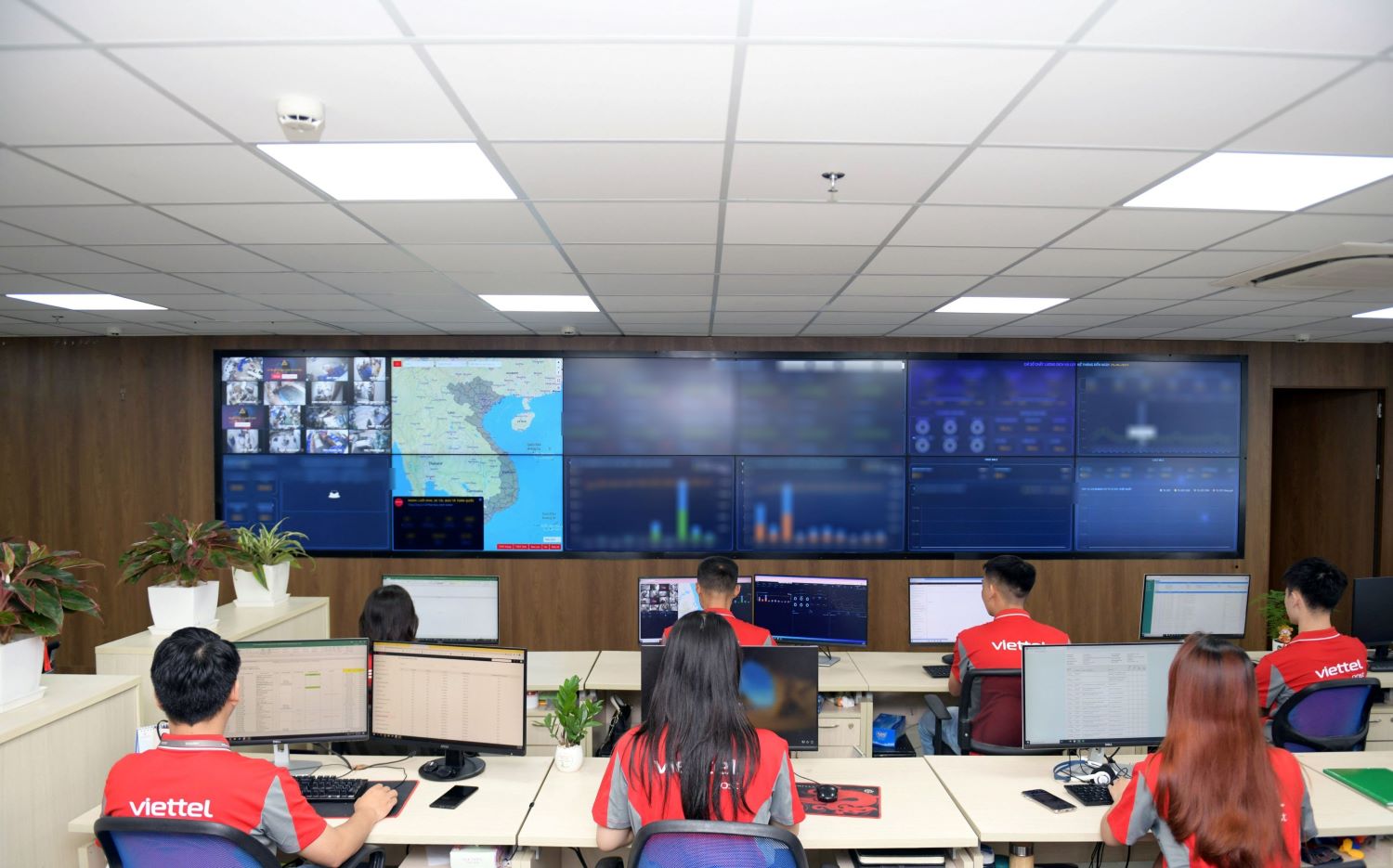 Viettel Post đạt 3 giải vàng cho hệ thống NOC tại IT World Awards 2023 - Ảnh 1. Viettel Post đạt 3 giải vàng cho hệ thống NOC tại IT World Awards 2023 - Ảnh 1.