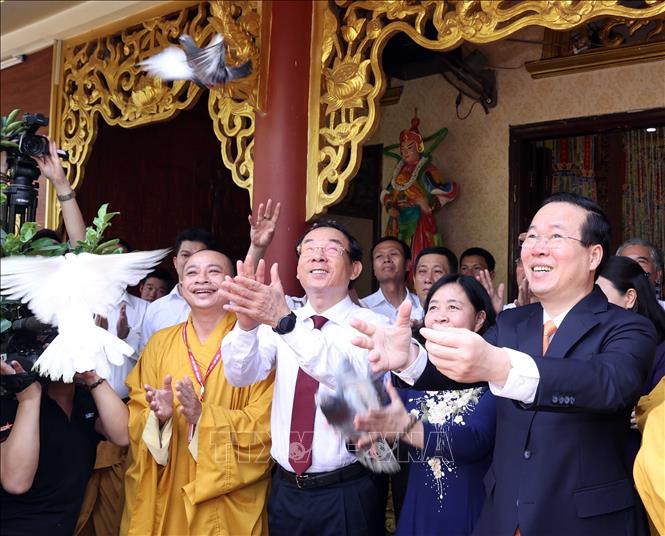 Chủ tịch nước Võ Văn Thưởng chúc mừng Đại lễ Phật đản tại TPHCM - Ảnh 3.
