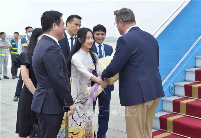 Thủ tướng Đại Công quốc Luxembourg tới Hà Nội, bắt đầu thăm chính thức Việt Nam - Ảnh 2.