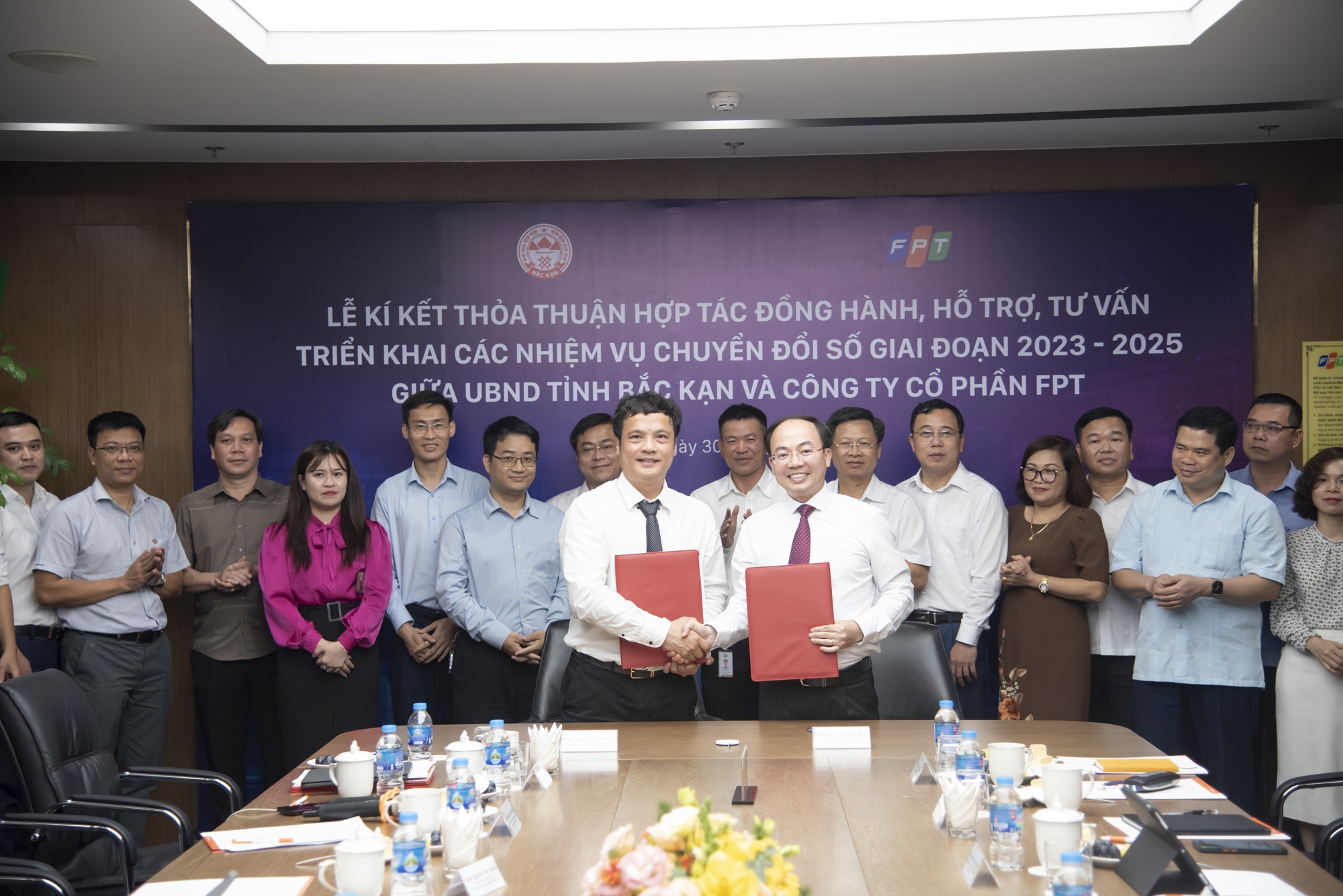 Bắc Kạn đồng hành cùng FPT chuyển đổi số toàn diện - Ảnh 1. Bắc Kạn đồng hành cùng FPT chuyển đổi số toàn diện - Ảnh 1.