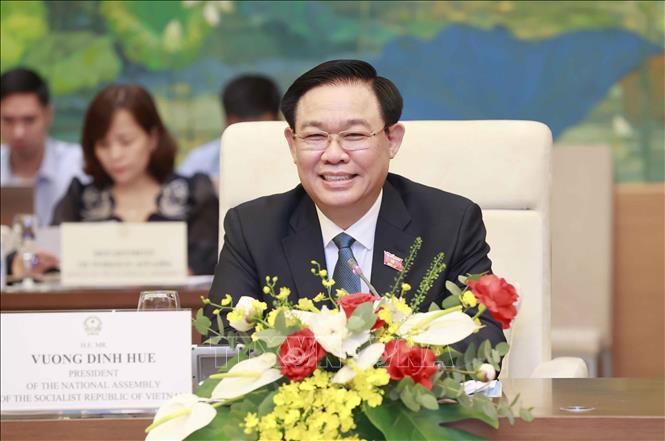 Chủ tịch Quốc hội tiếp Chủ tịch Liên minh Nghị sĩ hữu nghị Nhật Bản - Việt Nam - Ảnh 3.