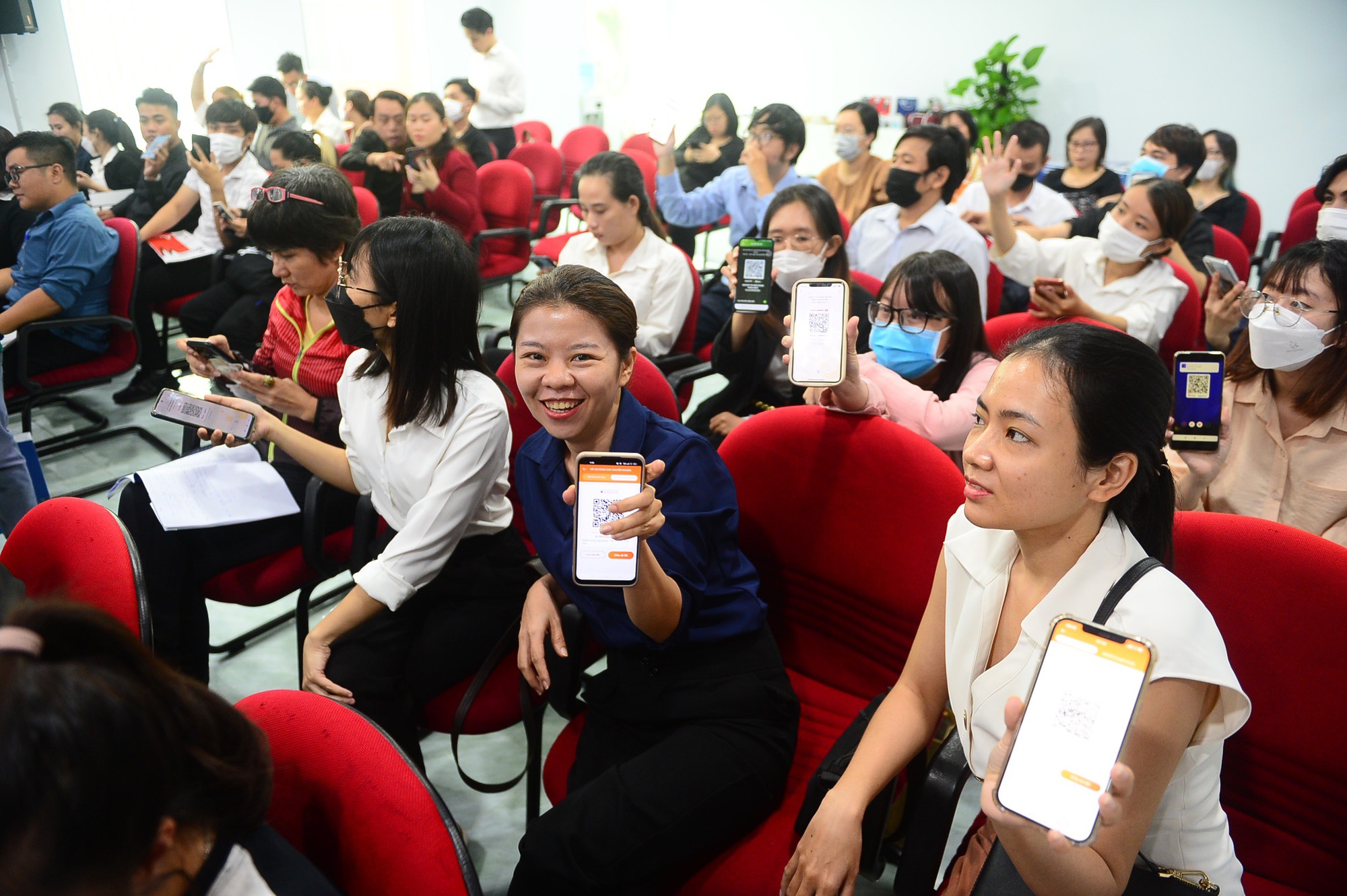 NAPAS hướng dẫn tiểu thương phía nam quản lý thu chi không tiền mặt - Ảnh 1. NAPAS hướng dẫn tiểu thương phía nam quản lý thu chi không tiền mặt - Ảnh 1.