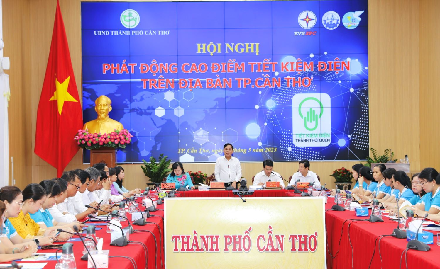 Tiết kiệm tối đa, đảm bảo cung cấp điện ổn định khu vực miền Nam - Ảnh 1. Tiết kiệm tối đa, đảm bảo cung cấp điện ổn định khu vực miền Nam - Ảnh 1.