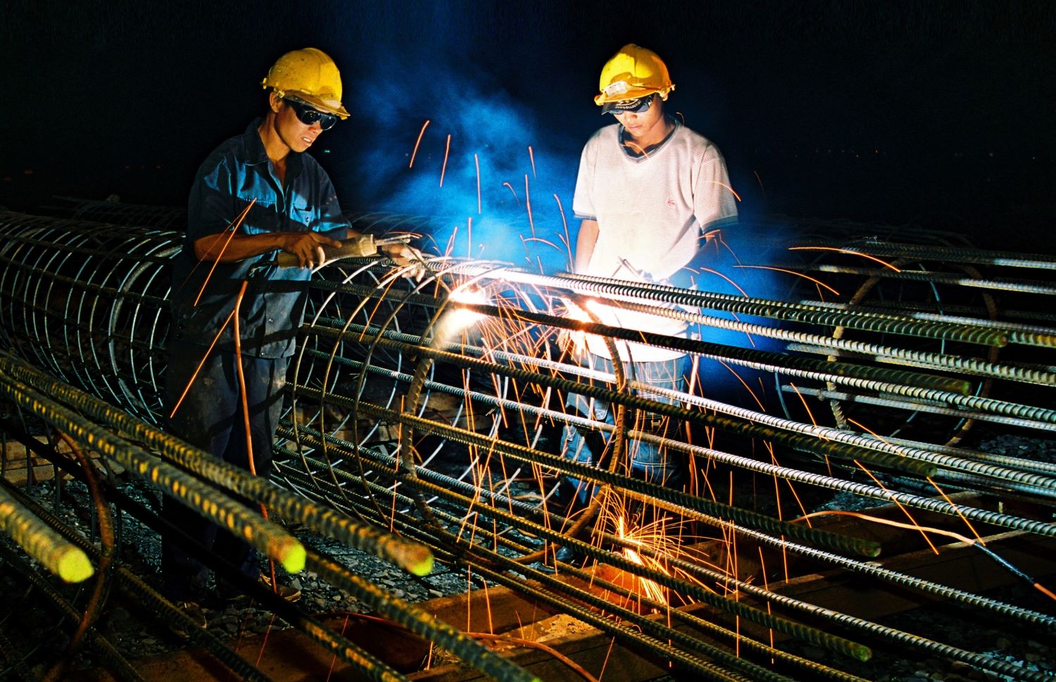 Tiết kiệm tối đa, đảm bảo cung cấp điện ổn định khu vực miền Nam - Ảnh 2. Tiết kiệm tối đa, đảm bảo cung cấp điện ổn định khu vực miền Nam - Ảnh 2.