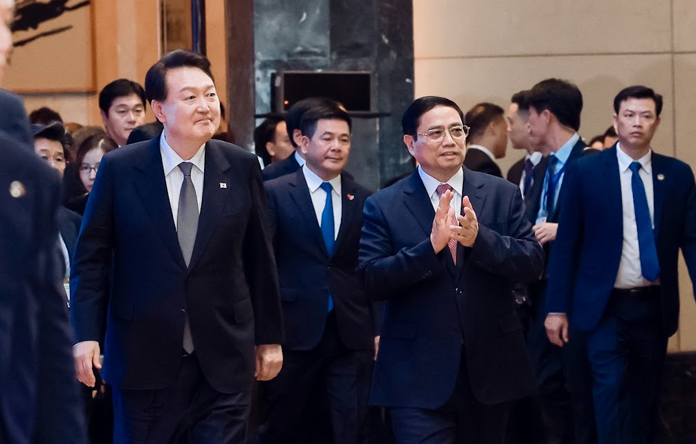 Thủ tướng Phạm Minh Chính cùng Tổng thống Hàn Quốc Yoon Suk Yeol dự Diễn đàn Doanh nghiệp Việt Nam - Hàn Quốc - Ảnh: VGP/Nhật Bắc