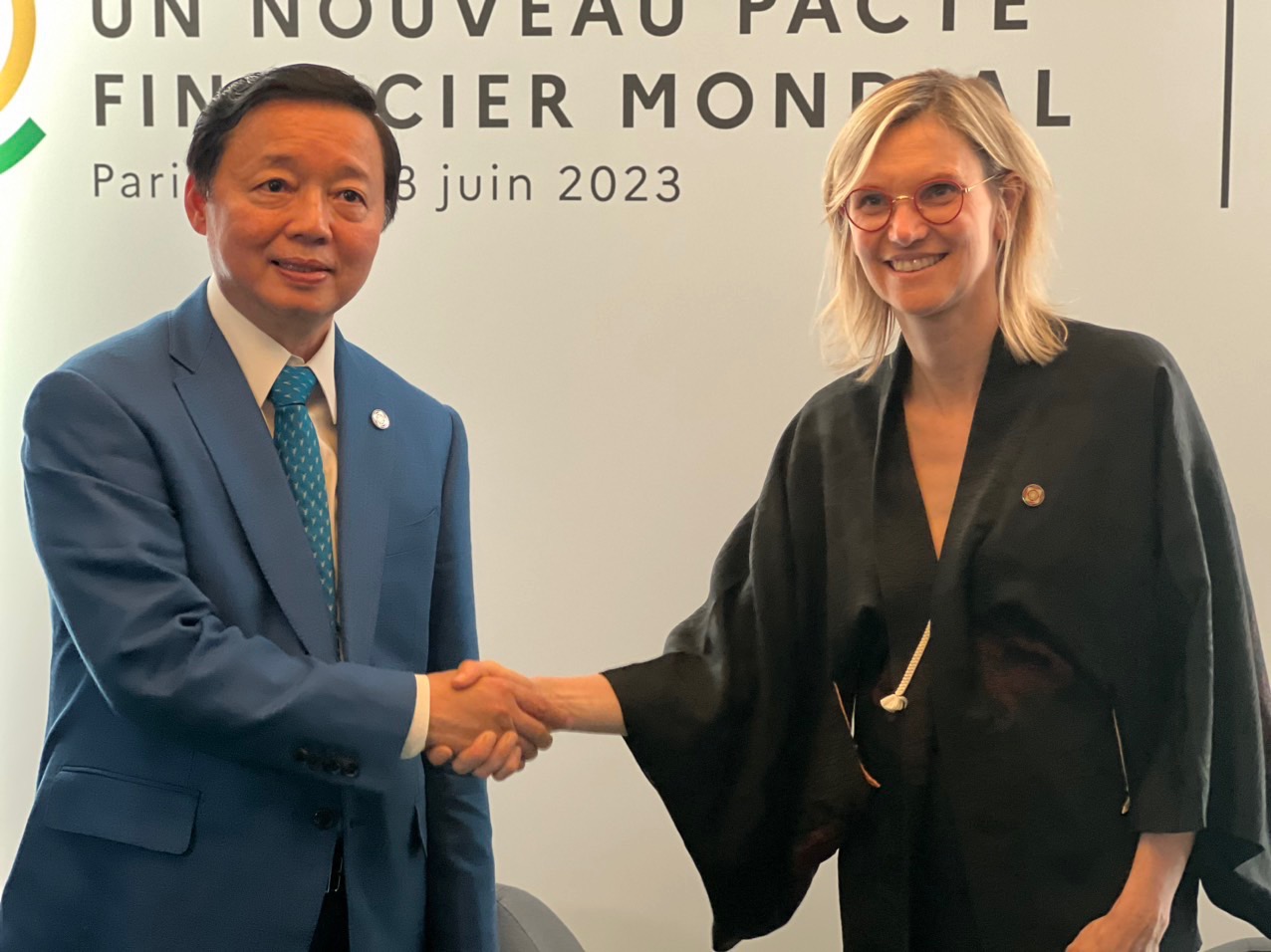 Phó Thủ tướng Trần Hồng Hà gặp bà Agnes Pannier Runacher, Bộ trưởng Bộ Chuyển đổi năng lượng Pháp - Ảnh: VGP