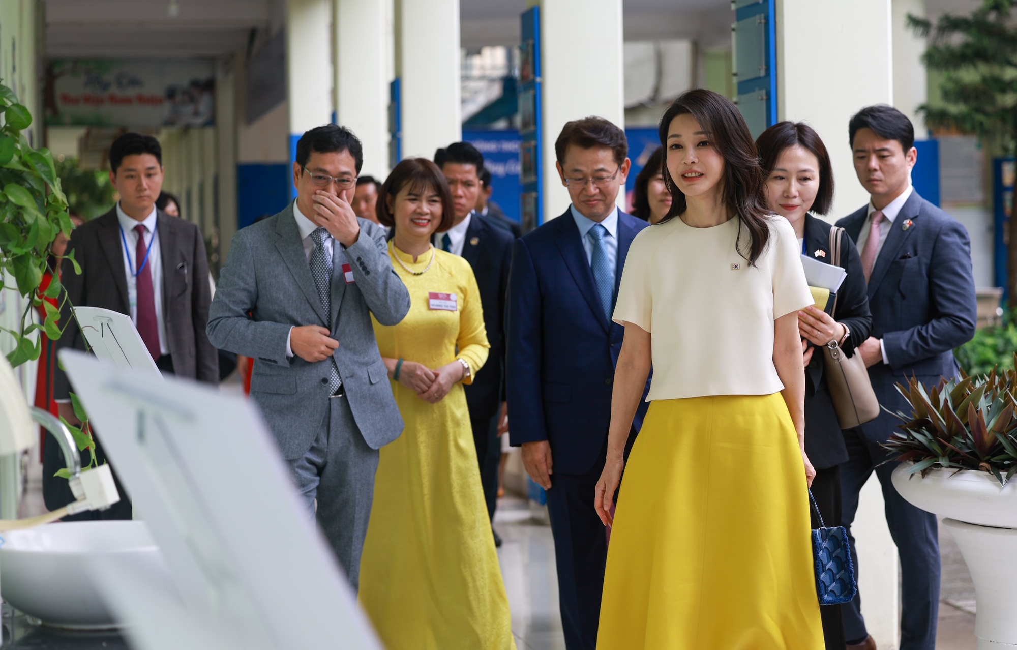Phu nhân Tổng thống Hàn Quốc động viên học sinh Việt Nam dự thi Solve for Tomorrow - Ảnh 1.