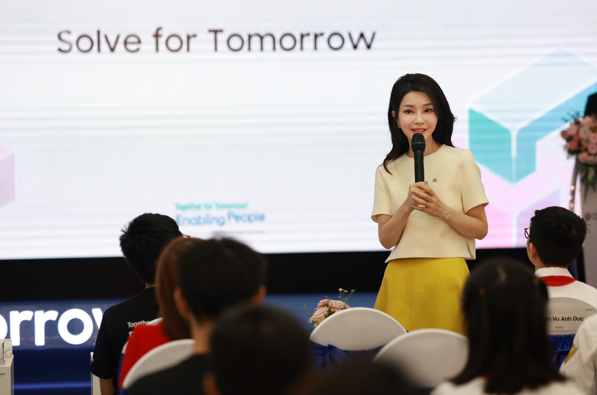 Phu nhân Tổng thống Hàn Quốc động viên học sinh Việt Nam dự thi Solve for Tomorrow - Ảnh 2.