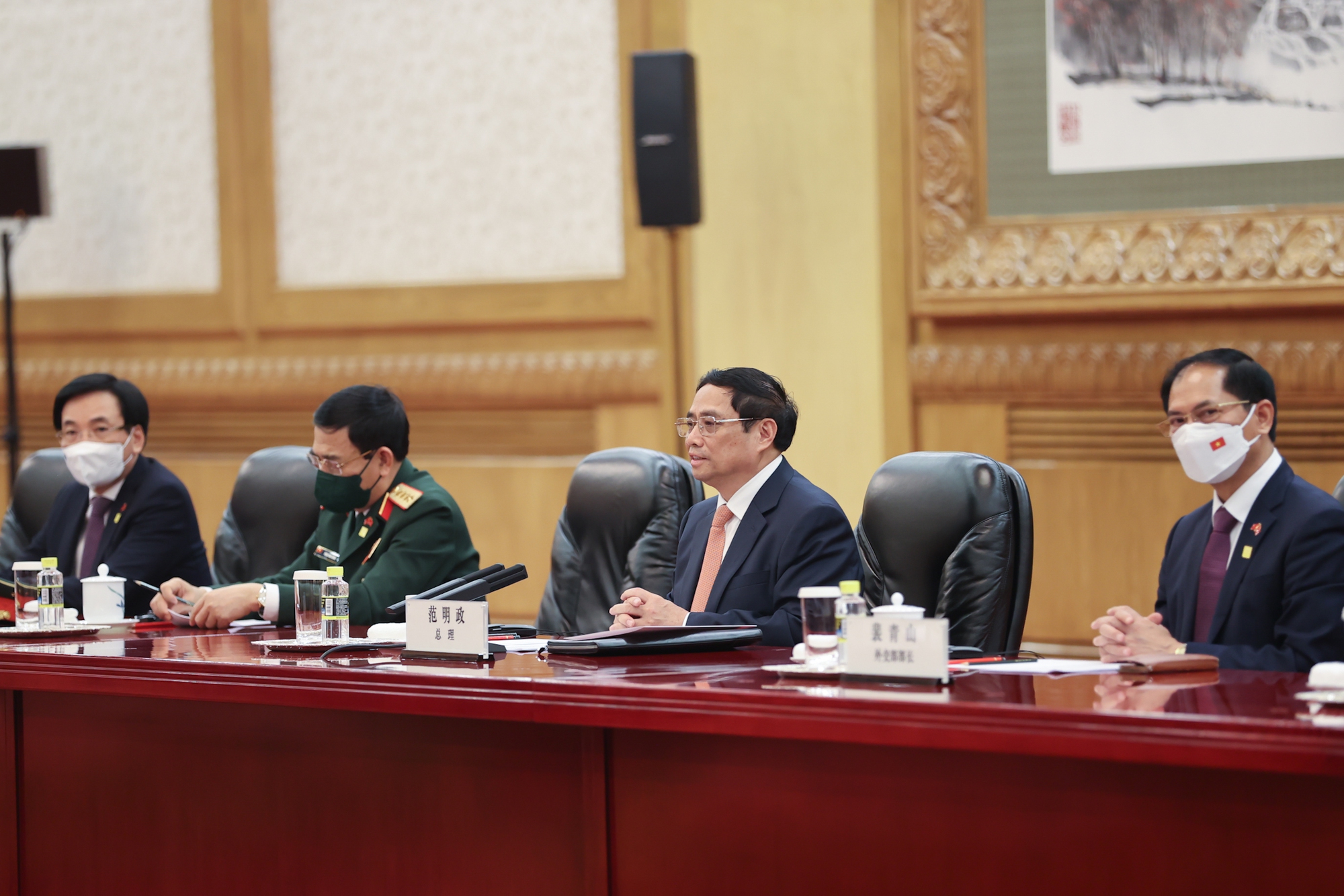 Thủ tướng Chính phủ Phạm Minh Chính và Đoàn đại biểu cấp cao Việt Nam dự hội đàm - Ảnh: VGP/Nhật Bắc