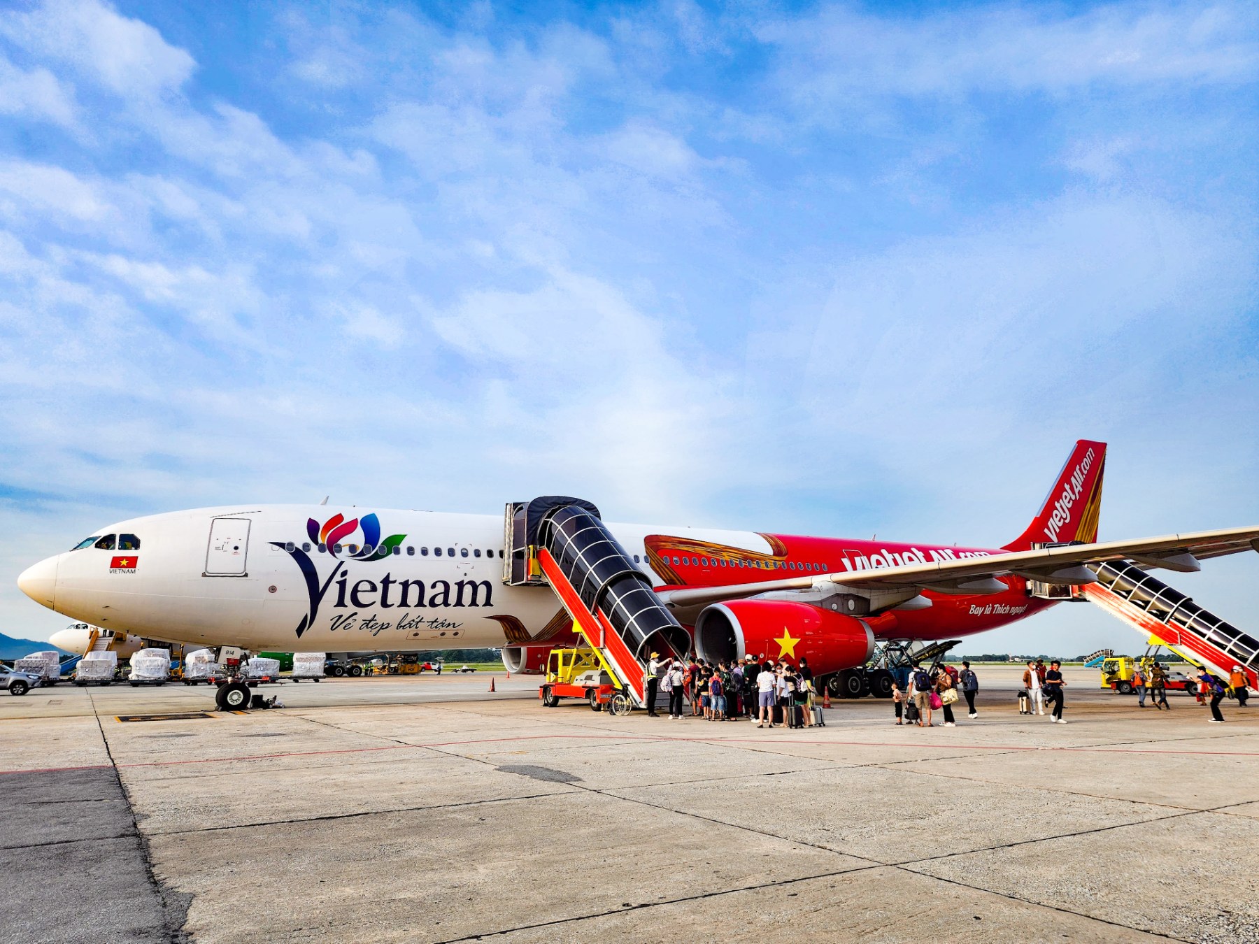 Biểu tượng Du lịch Việt Nam lên thân tàu bay lớn của Vietjet - Ảnh 1. Biểu tượng Du lịch Việt Nam lên thân tàu bay lớn của Vietjet - Ảnh 1.