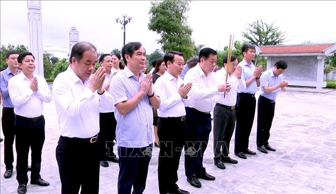 Dâng hương tưởng niệm nhà yêu nước Nguyễn Thái Học và các chiến sĩ hy sinh trong khởi nghĩa Yên Bái - Ảnh 1.