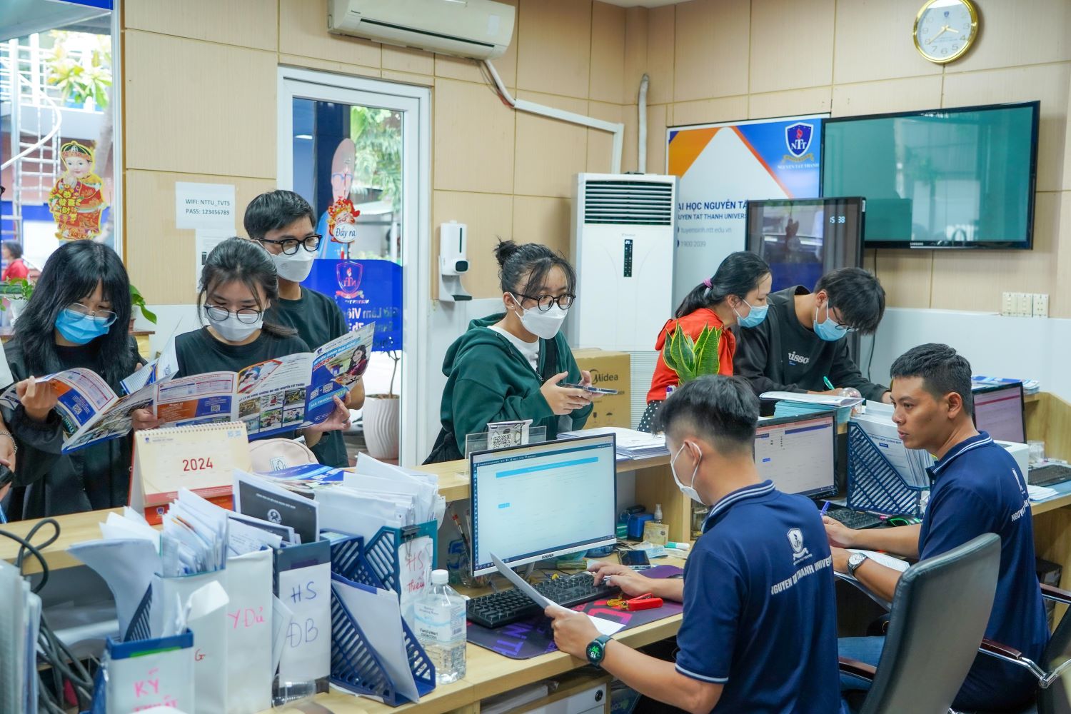 Trường ĐH Nguyễn Tất Thành công bố điểm sàn Khối Sức khỏe và Giáo dục năm 2023 - Ảnh 1.