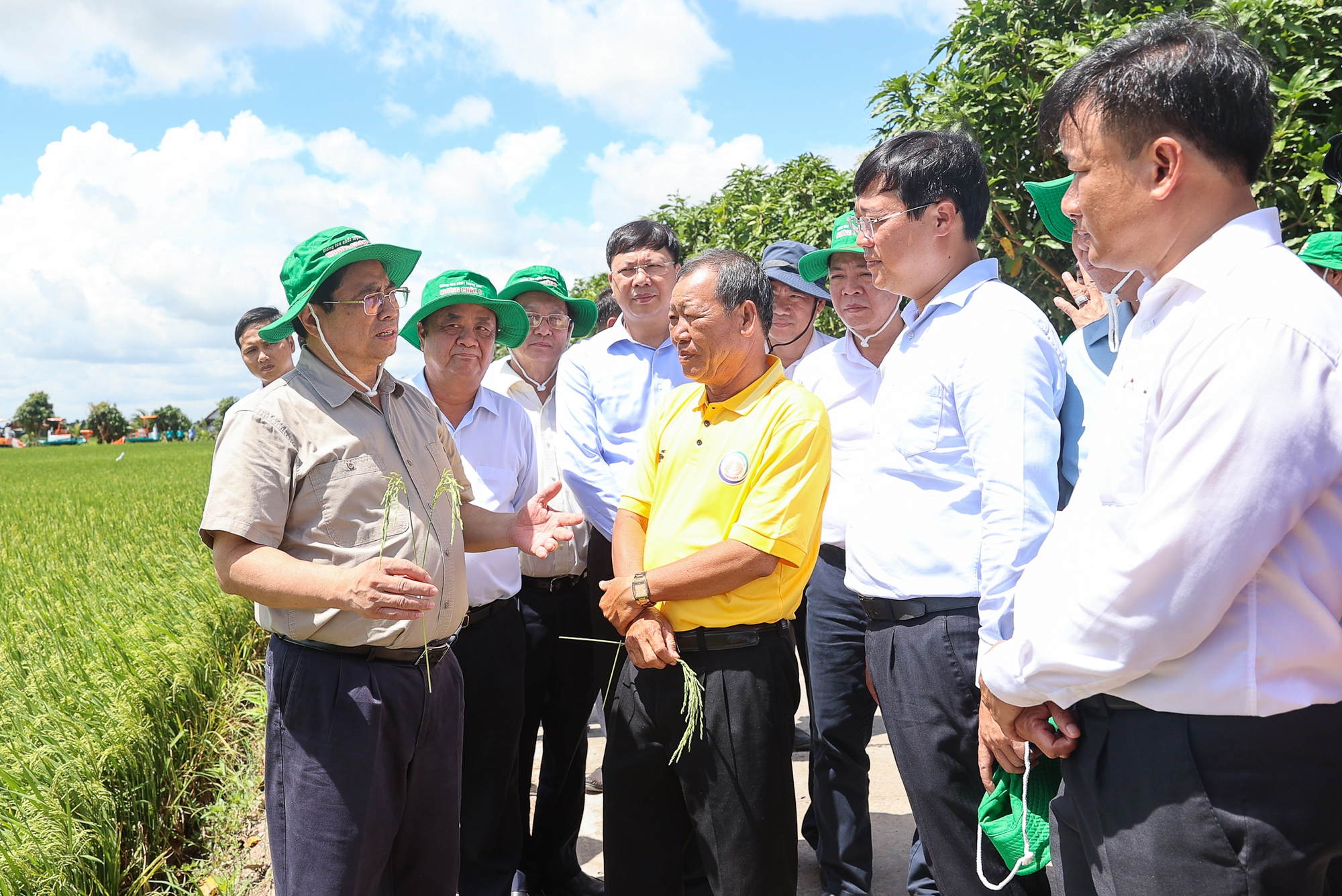 Thủ tướng Phạm Minh Chính đến khảo sát mô hình nông nghiệp công nghệ cao, sản xuất lúa tại huyện Tháp Mười