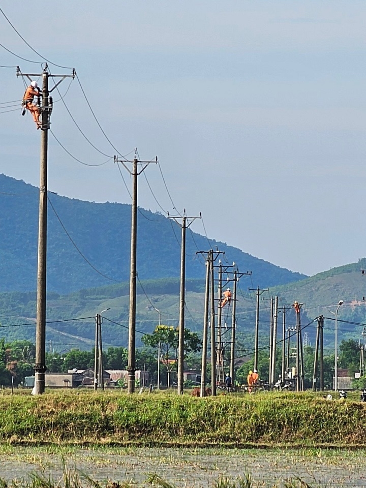 EVNNPC: 7 tháng, sản lượng điện thương phẩm đạt 50,09 tỷ kWh - Ảnh 1. EVNNPC: 7 tháng, sản lượng điện thương phẩm đạt 50,09 tỷ kWh - Ảnh 1.