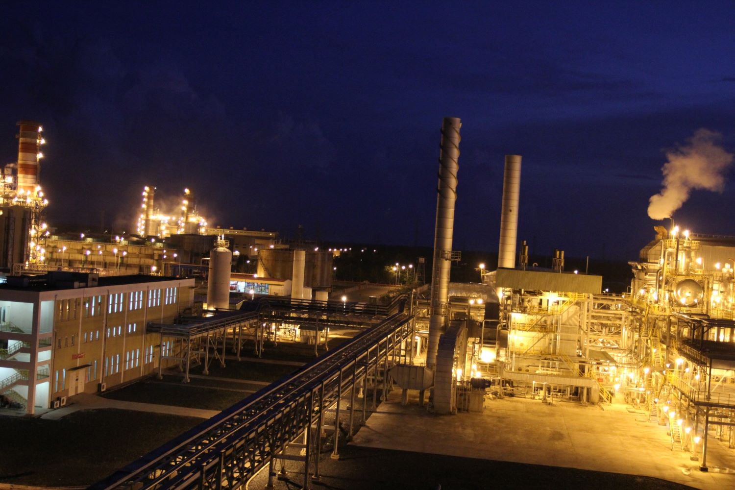 Nhà máy Đạm Cà Mau: Bảo dưỡng tổng thể an toàn, tiết kiệm và đúng tiến độ - Ảnh 2. Nhà máy Đạm Cà Mau: Bảo dưỡng tổng thể an toàn, tiết kiệm và đúng tiến độ - Ảnh 2.