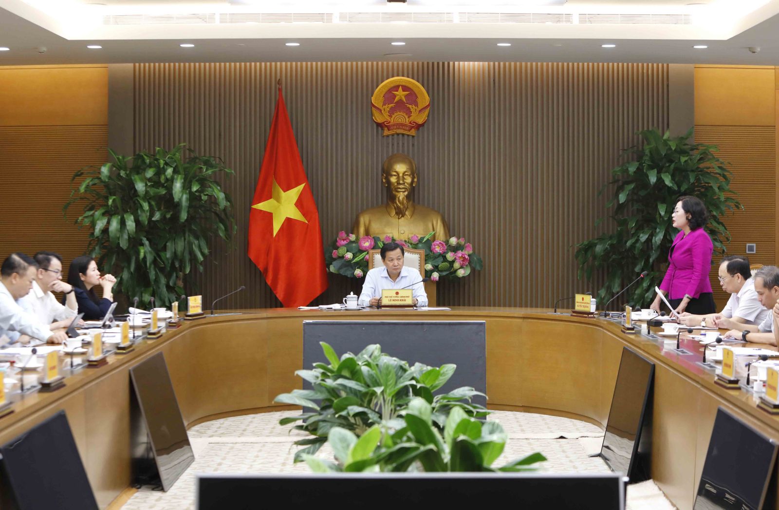 Phó Thủ tướng Lê Minh Khái chủ trì họp rà soát 2 Thông tư của Ngân hàng nhà nước - Ảnh 2.