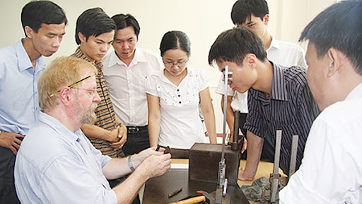 Đơn giản thủ tục cấp giấy phép lao động cho người nước ngoài làm việc tại Việt Nam - Ảnh 1.