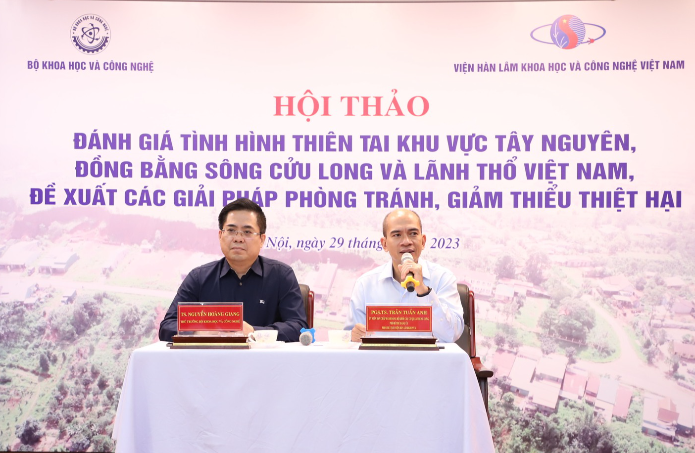 Cần các giải pháp công nghệ mới phòng chống sạt lở ở Đồng bằng sông Cửu Long - Ảnh 1.