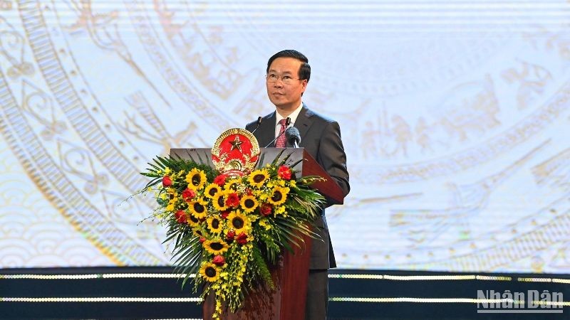 Chủ tịch nước Võ Văn Thưởng đọc diễn văn tại lễ kỷ niệm - Ảnh: Báo Nhân dân