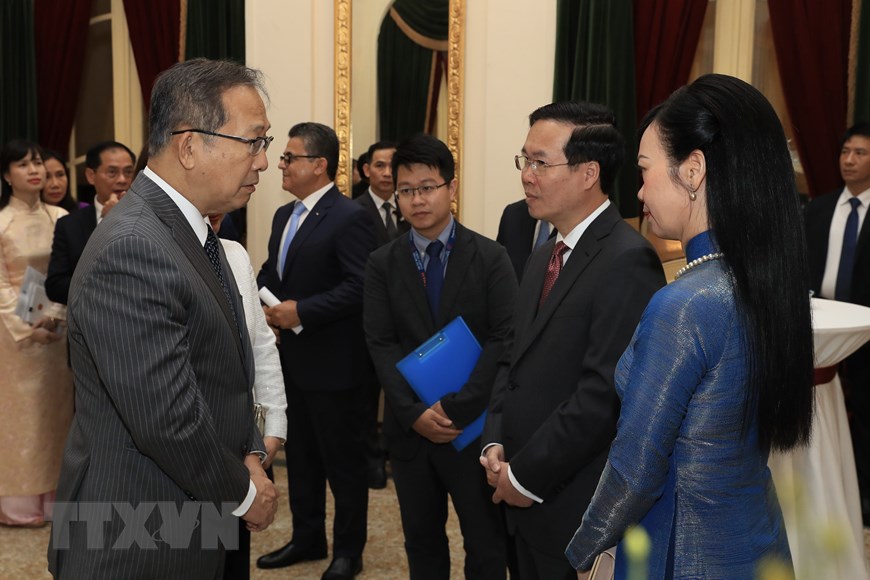 Chủ tịch nước Võ Văn Thưởng và Phu nhân với Đại sứ Nhật Bản tại Việt Nam Yamada Takio dự lễ kỷ niệm - Ảnh: TTXVN